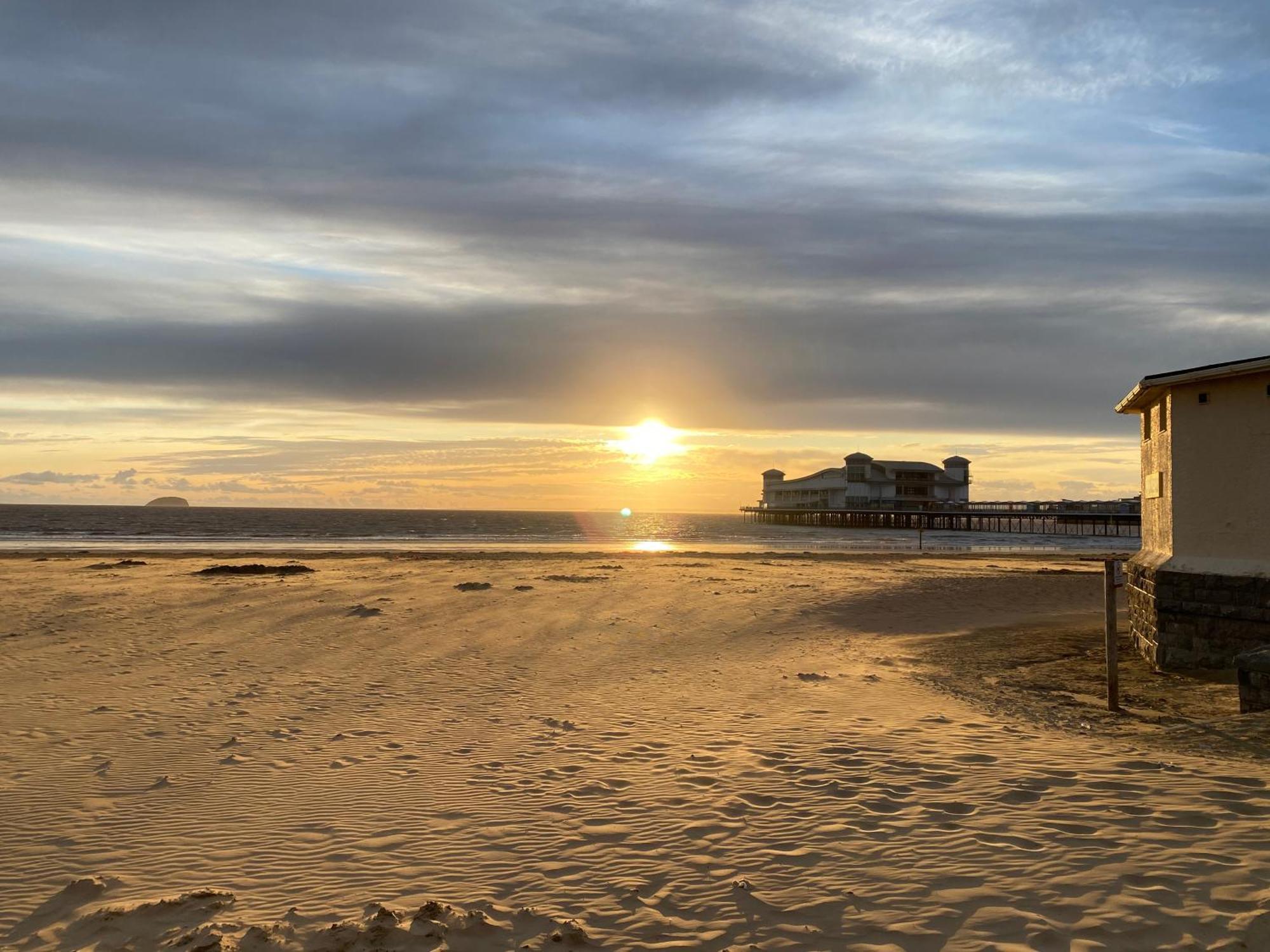 Tide Times Apartment, 3 Min Walk To Marine Apartment Weston-super-Mare